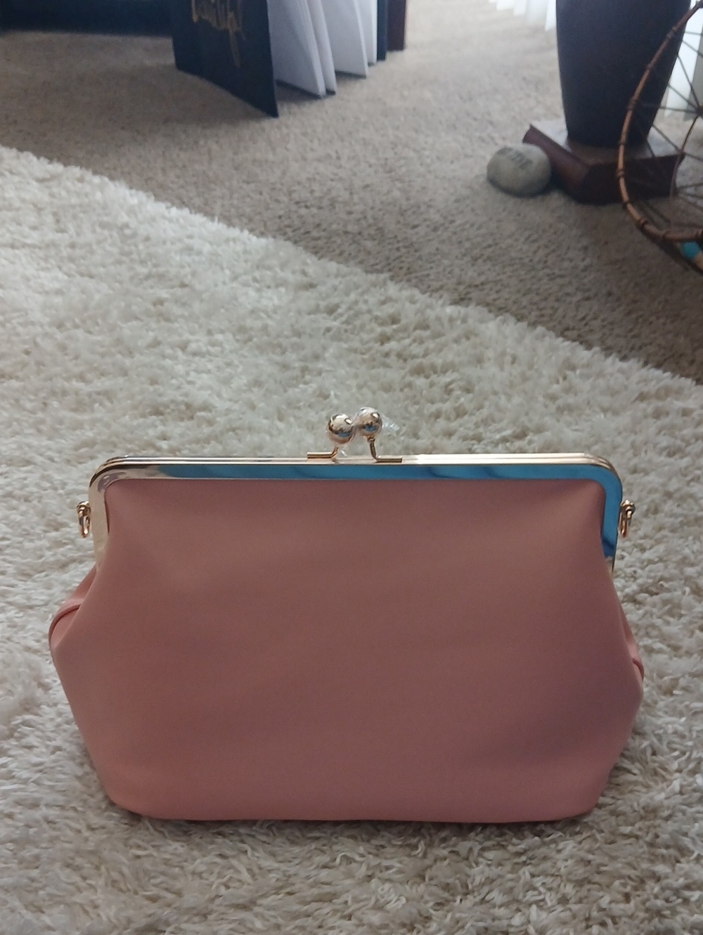NWOT PINK KISS LOCK CLUTCH - Picture 3 of 10